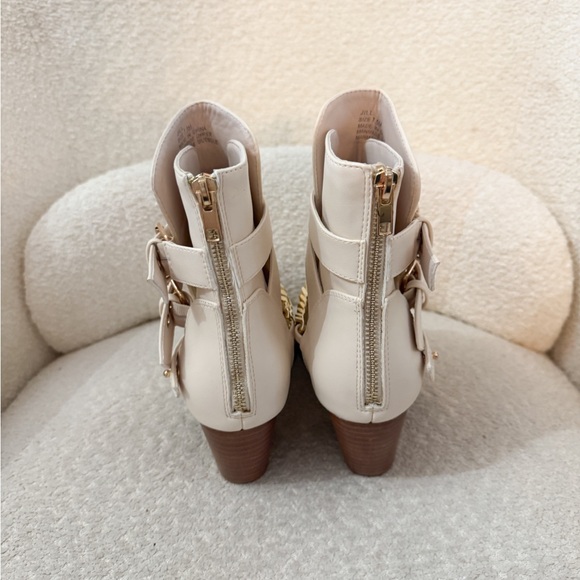 Matisse Cream Jill Ankle Boots with Gold Chain - Picture 6 of 11